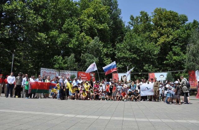 srbruszenit's tweet photo. Српско-руски Зенит учествовао је у акцији обиласка градова Северног Кавказа у организацији @dorogi_slavy_nasha_istoriya 
Веома је важно неговати историјско сећање, знати и поштовати историју, одати почаст жртвама и херојима Другог светског рата. 🇷🇸🇷🇺🇧🇾 https://t.co/oNtHGzq58E