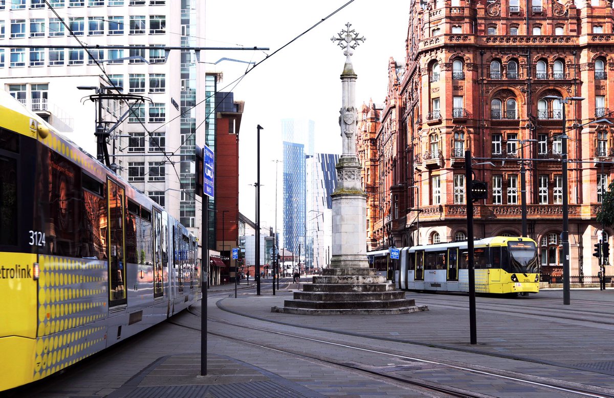 Manchester colours #manchester #architecturephotography #urbanphotography #urbanheritage #newandold