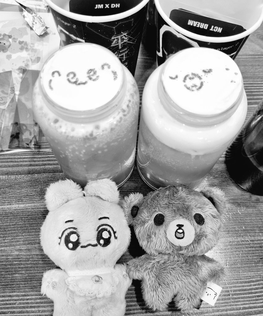 wing_rang's tweet photo. 🖤8월 6일, 올해 잼동데이는 즐거움으로 가득찼어요🤍

웹진이랑 카페 준비하시느라 정말 수고 많으셨어요!!

오랜만에 잼동러 트친들 만날 수 있어서 즐거웠고 재밌고 좋은 추억을 남겨주셔서 감사해요🤍

(tmi. 8월 6일 주문번호 1번이 바로 나야나)

#또다른_세계로_인도할
#JDCF2022 https://t.co/i8nHaNopk6