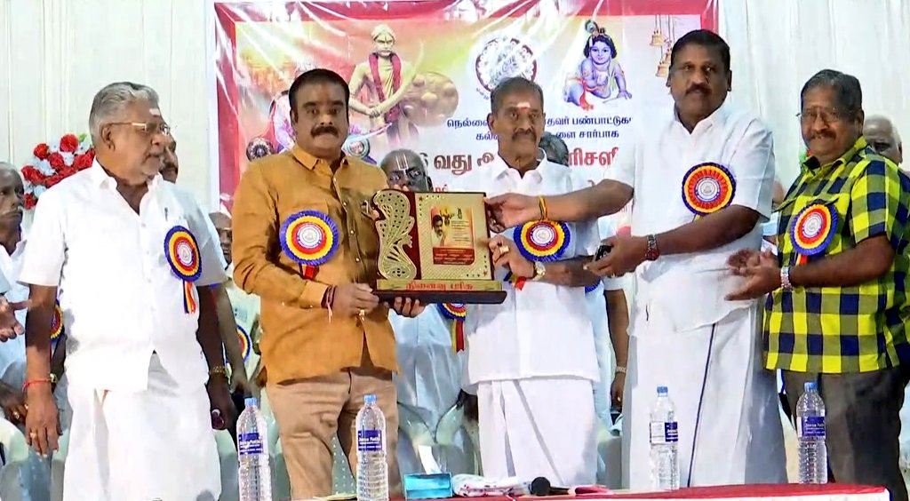 DevanathayadavT's tweet photo. நெல்லை மாவட்ட யாதவர் பண்பாட்டுக் கழக 56-வது ஆண்டு பொதுக்குழு கூட்டத்தில் சிறப்பு விருந்தினராக கலந்து கொண்டு பொதுத் தேர்வில் அதிக மதிப்பெண் பெற்ற மாணாக்கர்களை பாராட்டி பரிசுகளை வழங்கி சிறப்பித்தேன்.

#ஜெய்ஹிந்த் https://t.co/6xRYKziSbD