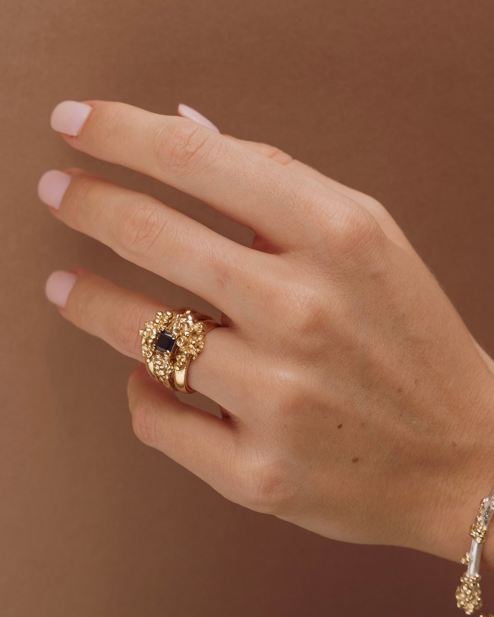 Statement bridal looks made for the wedding season 👰🏻‍♀️ 

Wedding season is officially upon us, which means brides and grooms everywhere will be busily adding those finishing touches to their big day looks. Whilst a bride’s wedding gown is certain to be the star of