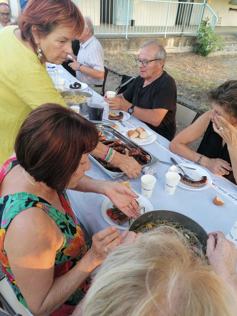 RMaximilien's tweet photo. Un peu de pétanque, un repas avec des grillades... Un moment de convivialite avec les camarades communistes...#PCF82 https://t.co/jjAgmtbvgj