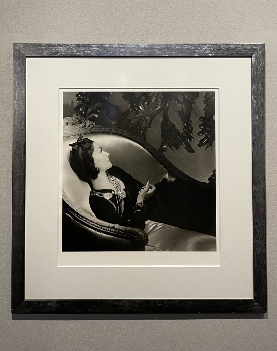 kulturfritzen's tweet photo. Filmstars wie #MarleneDietrich und der junge #CaryGrant wurden von Huene und Horst ebenso fotografiert wie Modeikone #CocoChanel oder Millionenerbin #BarbaraHutton. https://t.co/wpOh9ufx6S