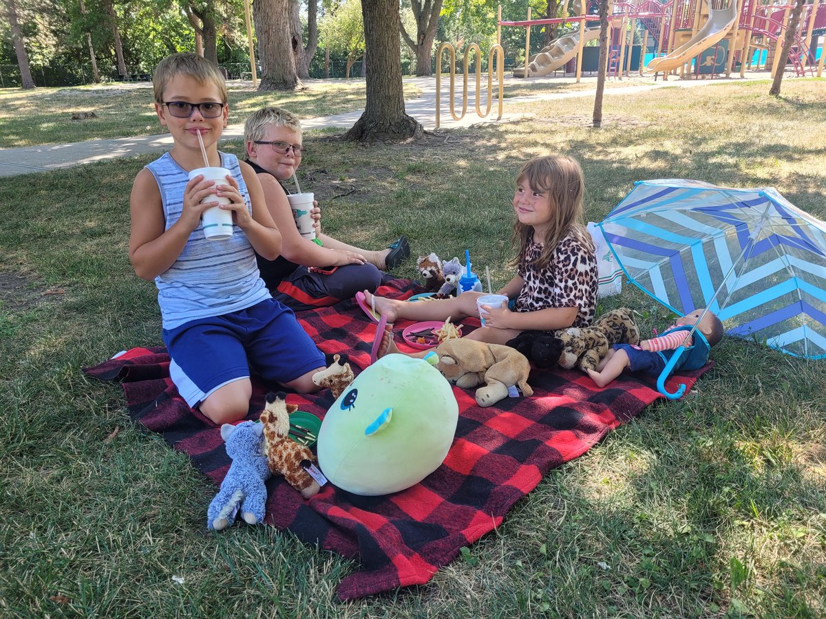 CEOVacAttack's tweet photo. Teddy Bear Picnic for the UN World Food Programme ( special thanks to @DonAndMillies for their wonderful employees that helped my kids and put in their own support! ) #GISH #gishwhes #gish2022 @GISH https://t.co/6Z1rkOvw3N