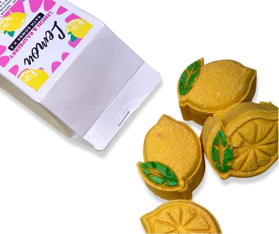 BombsandBubbles's tweet photo. Stall Day 2 for me and today I'm at @CromfordMills for their Bazaar Day! 

I'm wanting to sell one of these at least today... Are you Team Pig or Team Lemon?

Each carton contains 4 mini bath bombs 🐷🍋

#MHHSBD #UKGiftAM #UKGiftHour #SundayVibes #SBS #StallDay #shopindie https://t.co/7UMw9L1mAR