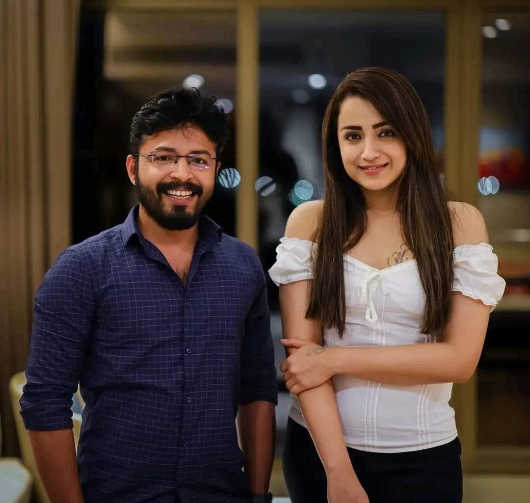 FZigDB-agAEGV27?format=jpg&name=medium