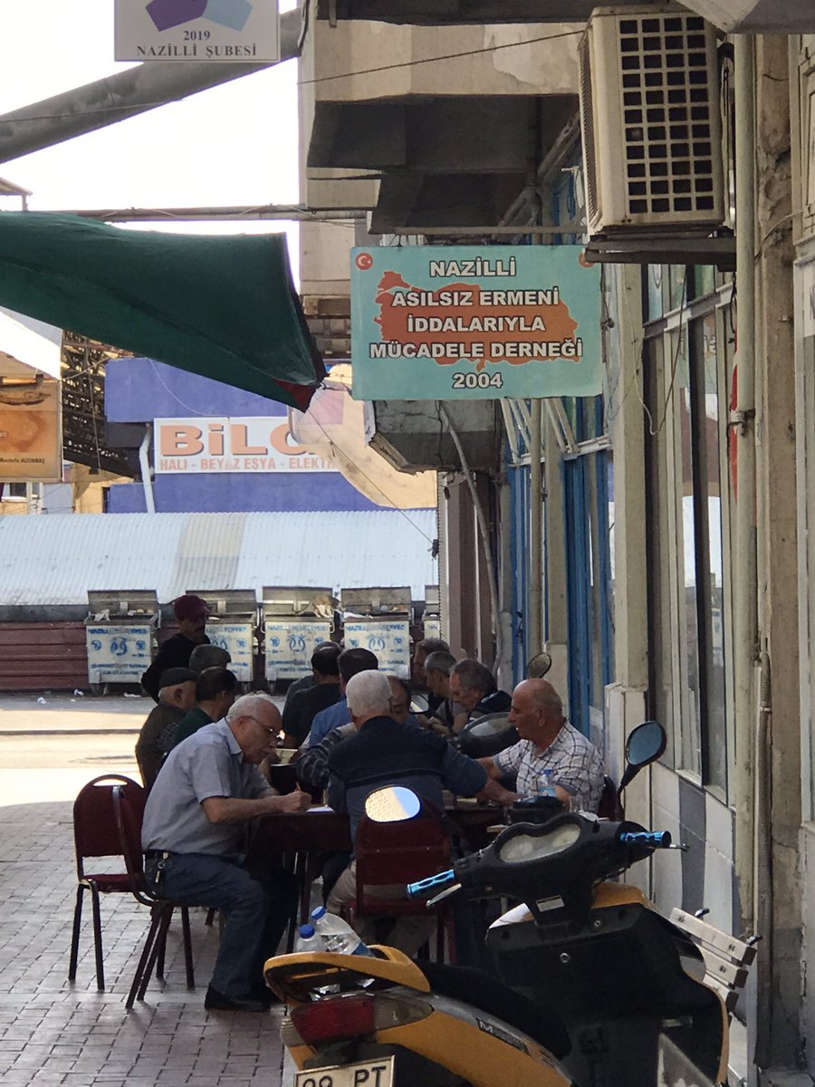 Dostlarla buluşmak için her zaman bir bahane vardır🧡