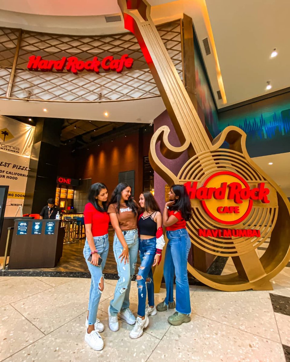 HRC_Malta's tweet photo. @HardRock Happy #NationalFriendshipDay! 💛 Celebrate all of your amazing friends by booking a table at your local Hard Rock Cafe and ordering all of your favorite food and drinks 😘 🍔 #NationalFriendshipDayAtHardRock https://t.co/GwuGJ5lesg