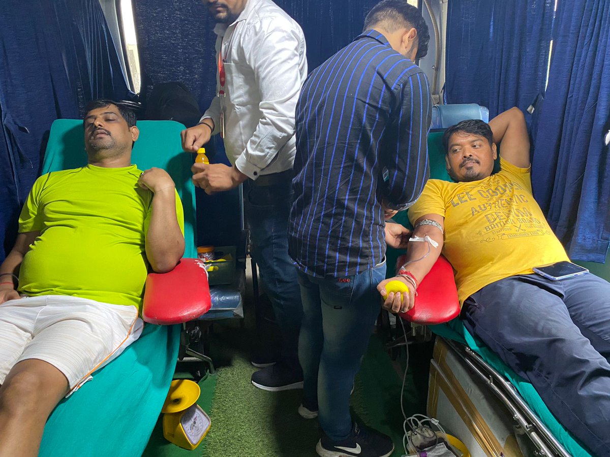 GreenArchRes's tweet photo. #SaviourGreenArch #TechZone4 #EkMurtiChowk #GreaterNoidaWest मे आज #BloodDonation Camp💉!
#सेवियरग्रीनआर्च #ग्रीनआर्च #एकमूर्तिचौक #ग्रेनोवेस्ट @CeoNoida @UPGovt
@dr_maheshsharma @myogioffice @noida_authority @rituias2003 @IndianRedCross @PankajSinghBJP @Greenarch_noida @PMOIndia https://t.co/s1tb79QrGh