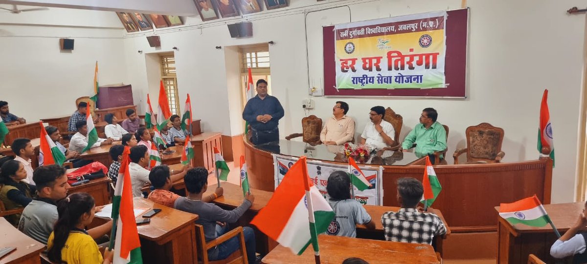 NSSRDBhopal's tweet photo. #HarGharTiranga rally is organised by the @_NSSIndia  Volunteers of Rani Durgavati University Jabalpur MP. 

#AzadiKaAmritMahotsav

@YASMinistry @ianuragthakur @sanjayjavin @pankajsinghips @AmritMahotsav @NssrdB  @askabir_ https://t.co/vcYWGgAC3C