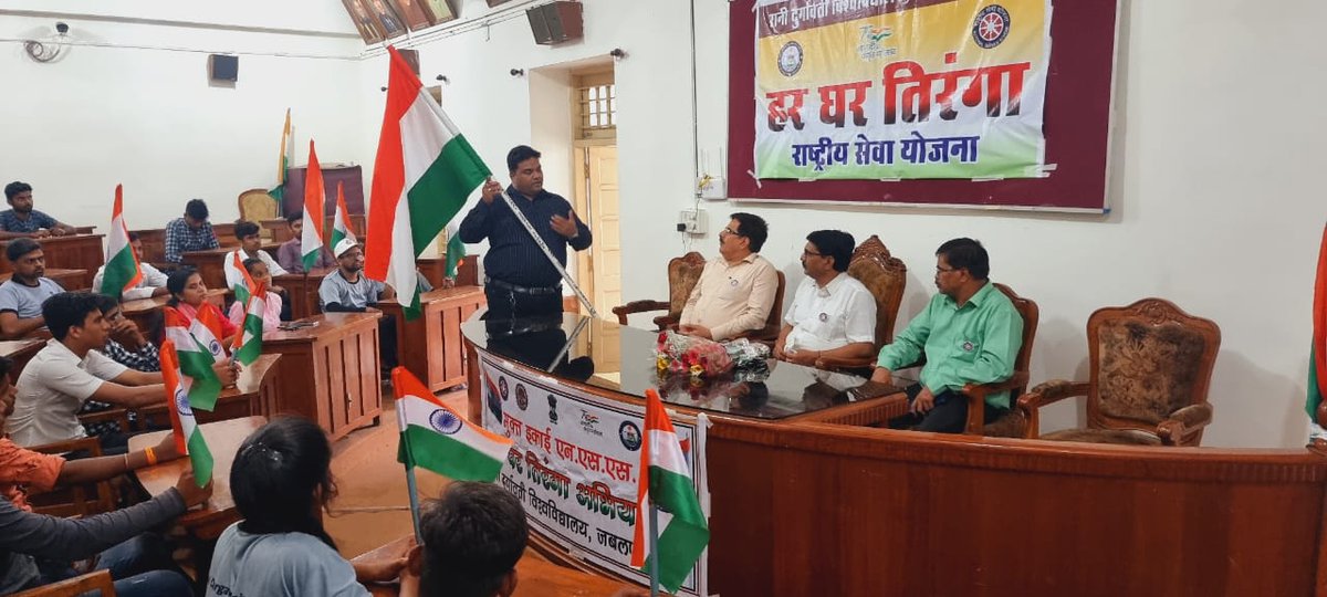 NSSRDBhopal's tweet photo. #HarGharTiranga rally is organised by the @_NSSIndia  Volunteers of Rani Durgavati University Jabalpur MP. 

#AzadiKaAmritMahotsav

@YASMinistry @ianuragthakur @sanjayjavin @pankajsinghips @AmritMahotsav @NssrdB  @askabir_ https://t.co/vcYWGgAC3C