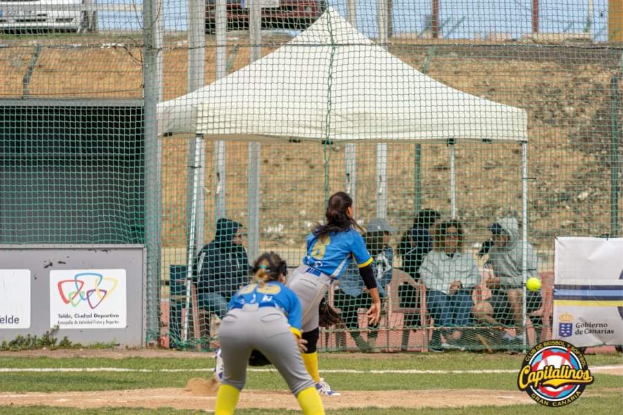 ClubCapitalinos's tweet photo. 🔚 Resultados 

🏆  #SpanishSoftballLeague 

➡️ Jornada 16. Grupo B

7️⃣ CBS Capitalinos
🆚
1️⃣5️⃣ @BeisbolVila

1⃣8⃣ Club Béisbol Viladecans 
🆚
1️⃣7️⃣ CBS Capitalinos

¡Bien luchado, chicas!👏 https://t.co/TjVJsTGVQV