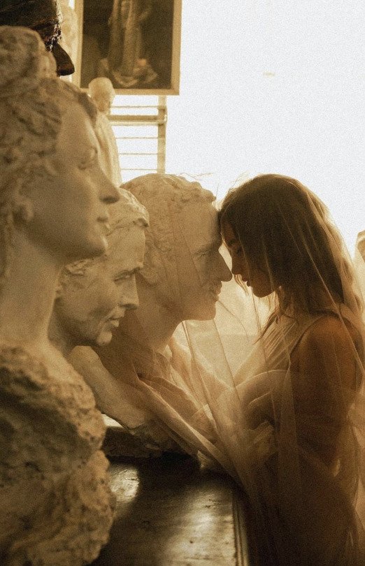 PourquoiPasToi's tweet image. In a room full of art I'd still stare at you.