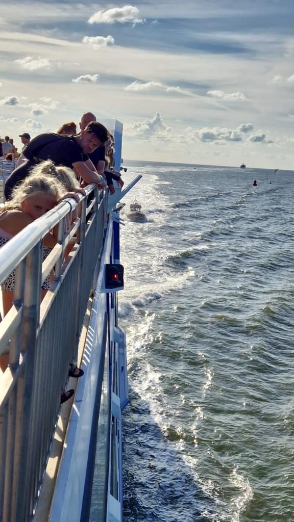 Prio 1 gisteren, medevac van de veerboot, gezien de snelheid van de veerboot en de afstand naar de haven besloten door te varen naar Harlingen, waar de ambulance stond te wachten. <a href="/OmropNijs/">Omrop Fryslân Nijs</a> <a href="/waddenzee/">Waddenzee</a> @vlieland