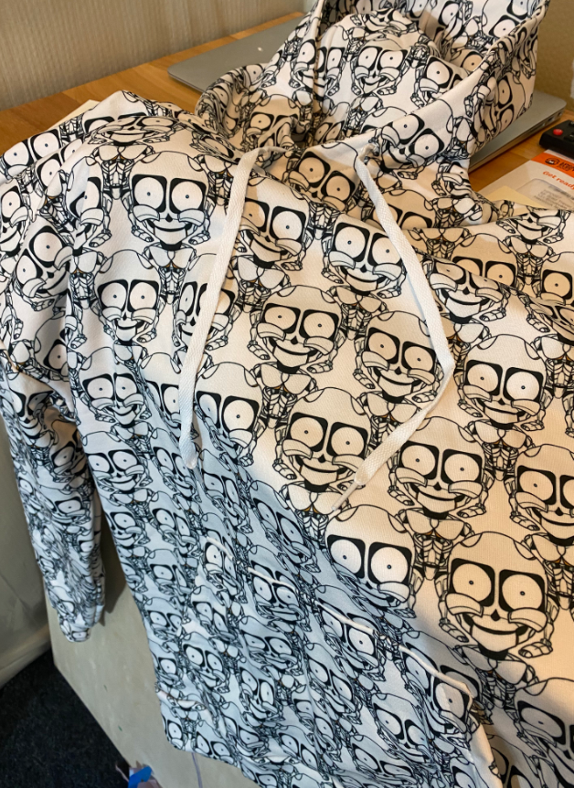 cyman_live's tweet photo. Some more sample merch came in! 🔥

#ICP #CYMAN #NFT https://t.co/fcG8bbqu6g