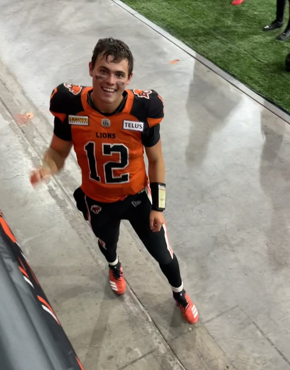 Post-game fun! 🏈 A selfie with Lucky Whitehead and smiles from Nathan Rourke!! 🥰😍