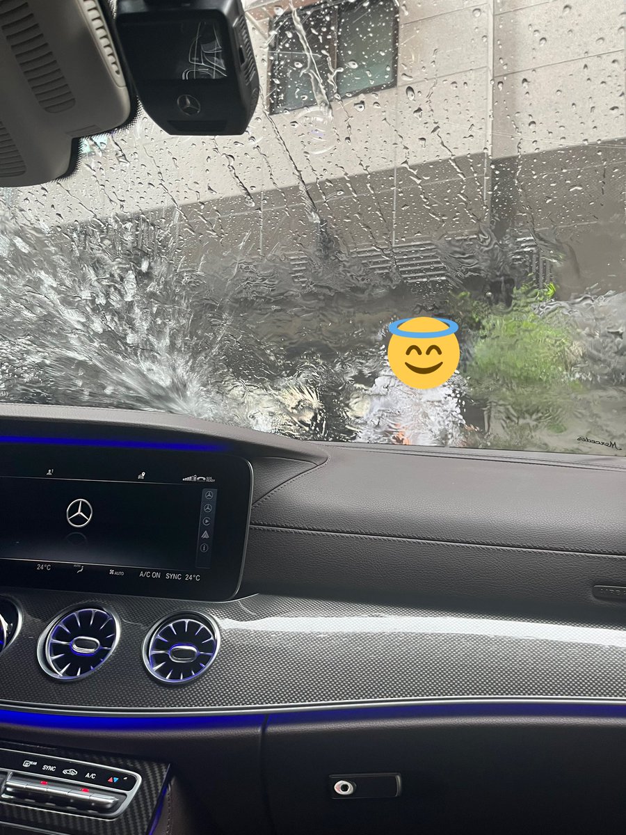 실시간집앞에서세차중