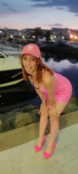 Encore un weekend au cap 🔥🔥🥵 Full rose, vous aimez ? 😋 #Barbie https://t.co/JiP4JrhAVd<a href="/tag/barbie"class="tags"><span>#barbie</span></a>