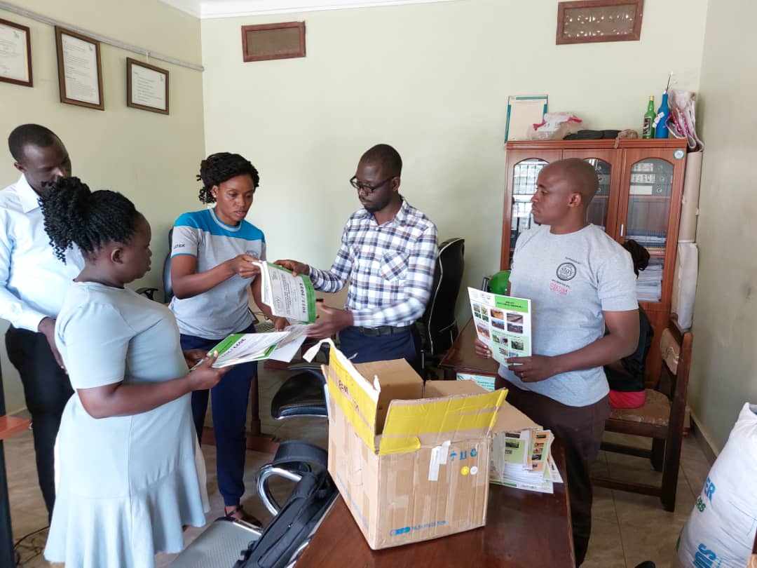 LatekStay's tweet image. New Programs Launch and Kick Off
After the launch, the team was able to witness farmer trainings and distribution of project materials for Organic cereals #3 in East and Central Uganda. 
#MAIO Sacco #Balikyewunya Farmers Group #FINASP