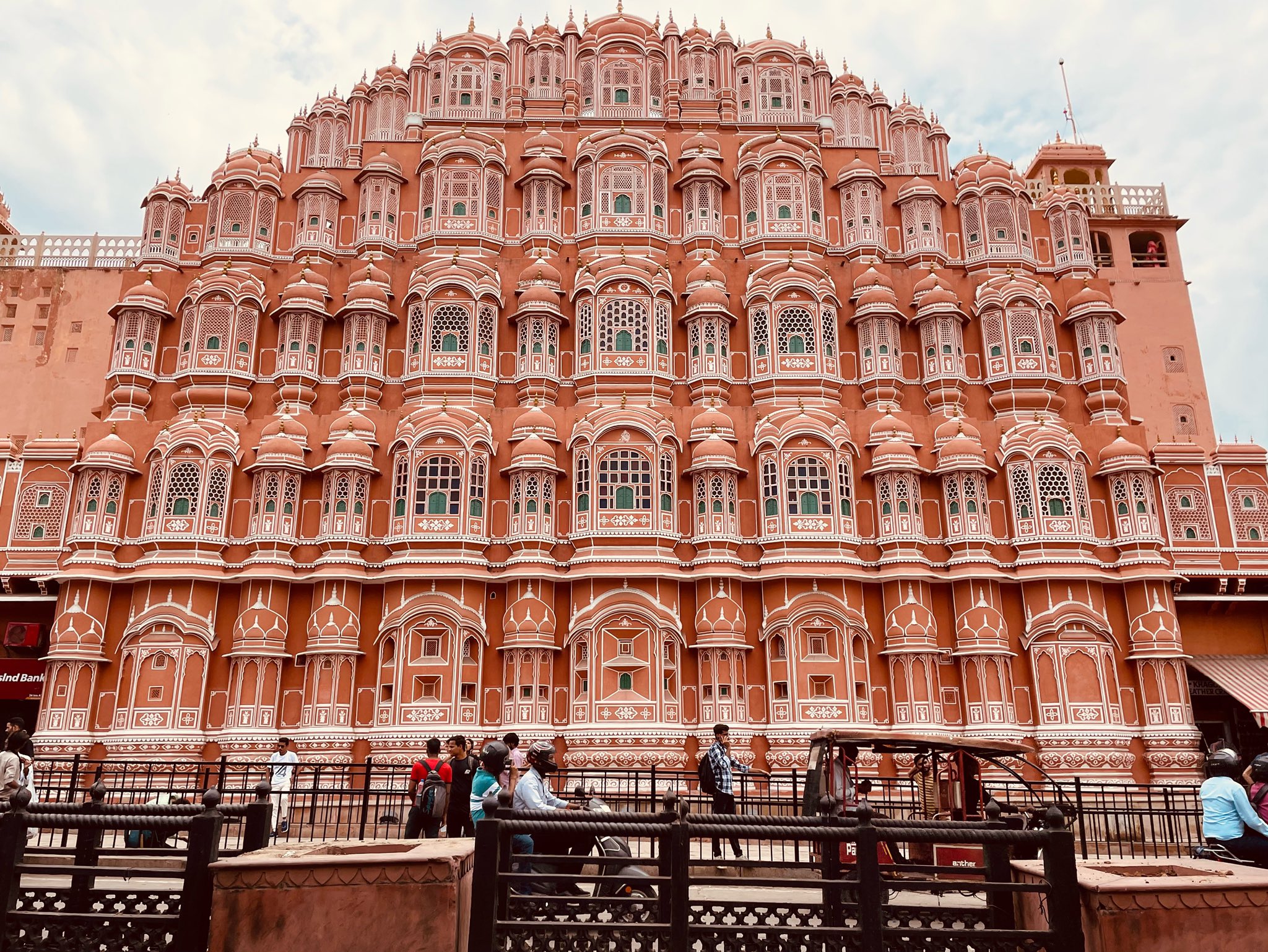 Mimi Travel インド ジャイプール ピンクシティで有名なジャイプール 観光 地は車で30分以内の場所に密集しているので日帰り観光可能です 空港のプリペイドタクシー8時間貸切2500ルピー インド旅行 ジャイプール T Co J5v2bfcyx8 Twitter