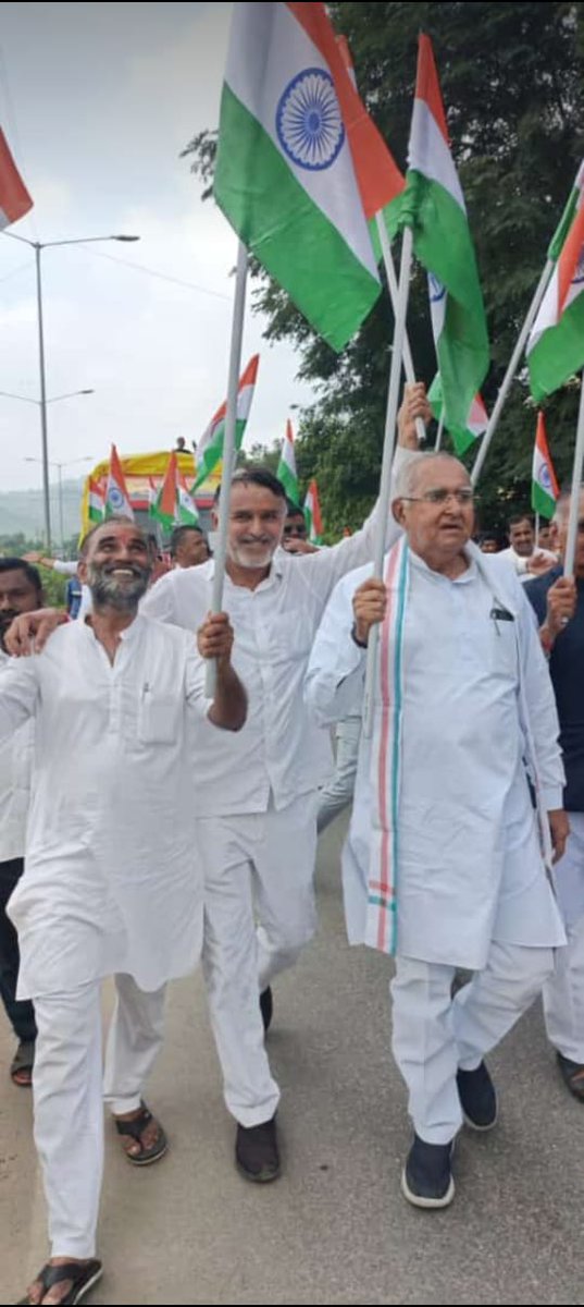 PatelParbatbhai's tweet photo. ભારતીય જનતા પાર્ટી બનાસકાંઠા જિલ્લા આયોજીત અંબાજી થી નડાબેટ ત્રણ દિવસ નવ વિધાનસભા માં તિરંગા યાત્રાની શરૂઆત અંબાજી માતાના સાનિધ્યમાં  હર ઘર ત્રિરંગા કાર્યક્રમની  શરૂઆત પ્રદેશ ભાજપના સંગઠન મહામંત્રી શ્રી રત્નાકર જેની ઉપસ્થિતિમાં કરવામાં આવી. https://t.co/IYRTjSnIi2