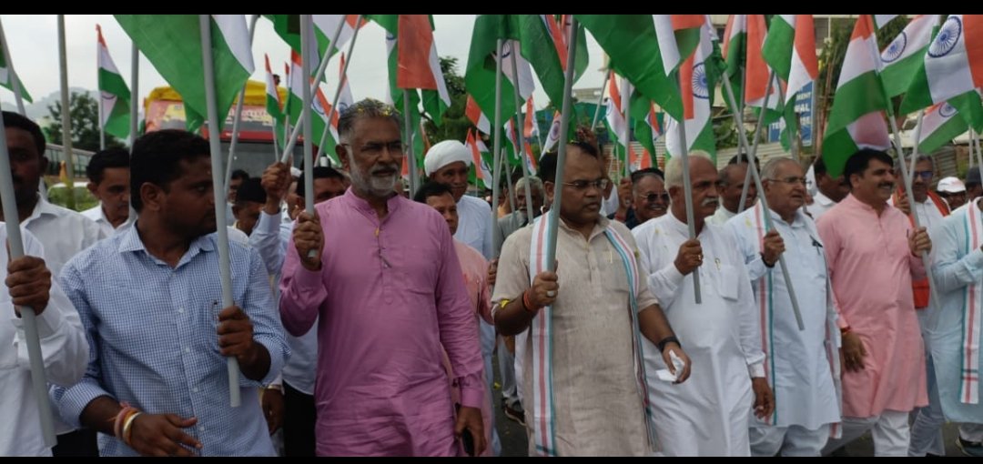 PatelParbatbhai's tweet photo. ભારતીય જનતા પાર્ટી બનાસકાંઠા જિલ્લા આયોજીત અંબાજી થી નડાબેટ ત્રણ દિવસ નવ વિધાનસભા માં તિરંગા યાત્રાની શરૂઆત અંબાજી માતાના સાનિધ્યમાં  હર ઘર ત્રિરંગા કાર્યક્રમની  શરૂઆત પ્રદેશ ભાજપના સંગઠન મહામંત્રી શ્રી રત્નાકર જેની ઉપસ્થિતિમાં કરવામાં આવી. https://t.co/IYRTjSnIi2