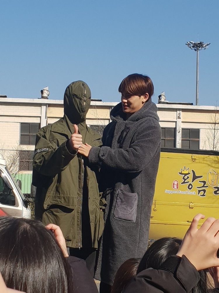 random vernon (@randombonon) on Twitter photo 