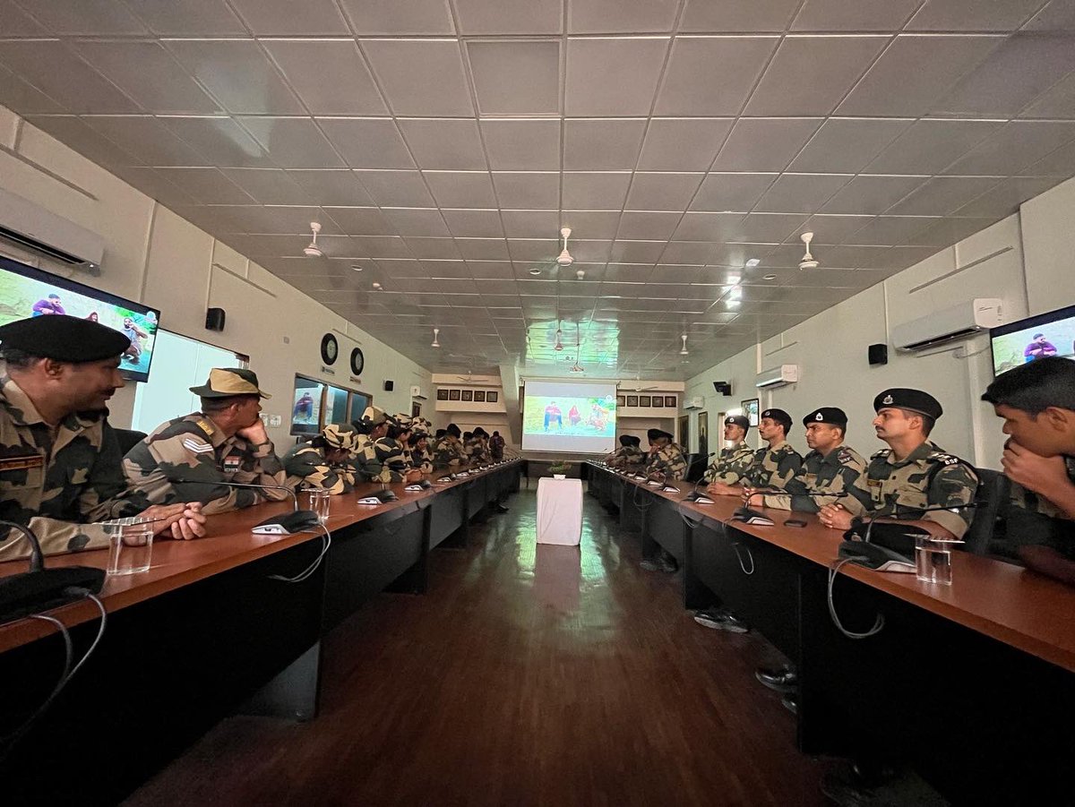 SainRajat's tweet photo. The day started with the screening of ‘Hadd Sarhad’ at Attari Border auditorium among the BSF officials. It’s so satisfying and joyous at the same time to see the characters of the documentary reacting to every single frame. 
Dil khush hua ♥️
#HaddSarhad #LallantopFilms https://t.co/uSGjcxBoBr