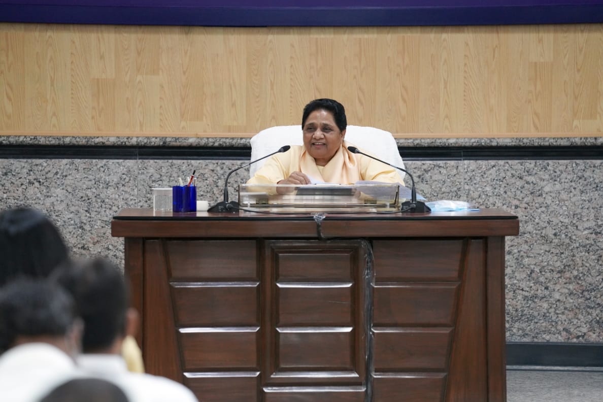 Mayawati's tweet photo. 07-08-2022-DELHI BSP STATE UNIT REVIEW MEETING-PHOTO https://t.co/cZdE1YHPJh