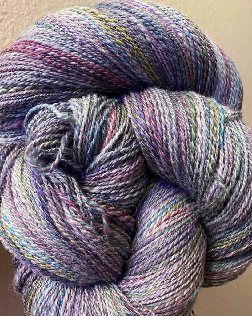 kdlb's tweet photo. A #yarnings photo dump from the last handful of days. My last finished (in soaked) handspun - this is @hipstrings in Magically Delicious which reminds me of a web design I made in a past life. It’s a 2-ply from my #HansenMiniSpinner with a lot of twist s… https://t.co/O4brAVYaiq https://t.co/v2kaZKadBn