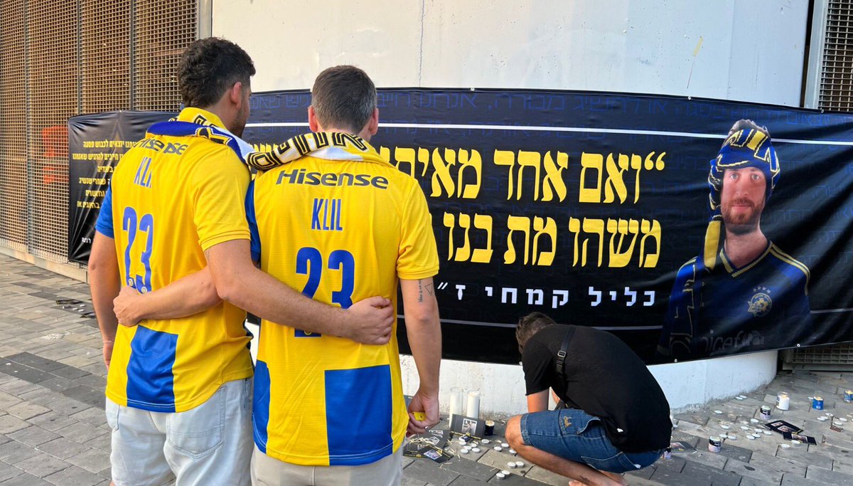AchimLasemel's tweet photo. בהספדים שנשאו בני משפחתו של כליל קמחי בהלוויתו במוצאי שבת שעברה, לא נשאר ספק מהי הצוו��ה שלכולם ברור שעלינו לקיים - לשוב לשמוח, להמשיך בחיים ולחיות אותם בצורה מלאת משמעות.
וכך בדיוק ניסינו לקיים במיצג הזיכרון לכבודו לצד המשחק מול אריס סלוניקי. https://t.co/mk1GkUEhNo