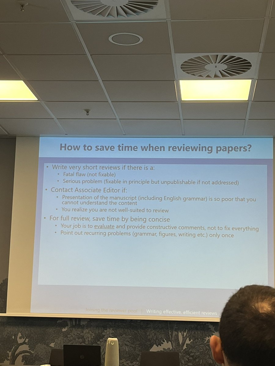 maxinemowe's tweet photo. First workshop of #sil2022 #reviews #peerreview #howtopeerreview #ECR https://t.co/vAAmfIQuCb