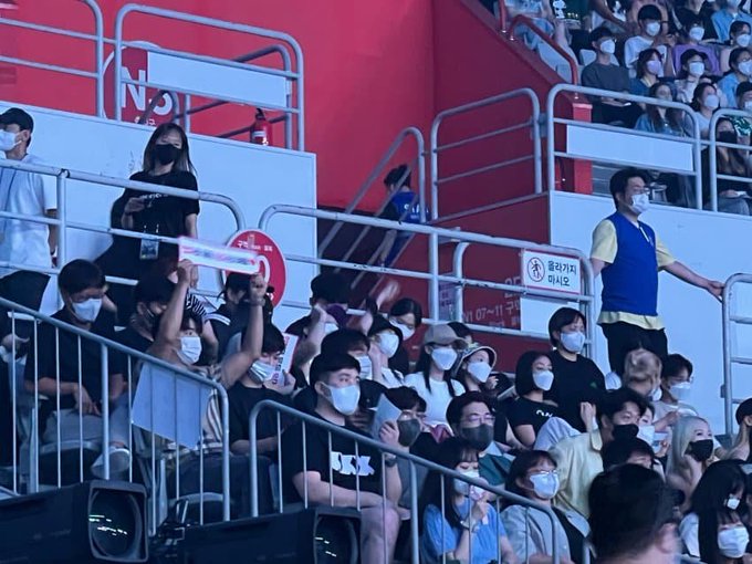 Twice Prove To Be The Cutest Midzys At Itzy S Concert In Seoul Koreaboo