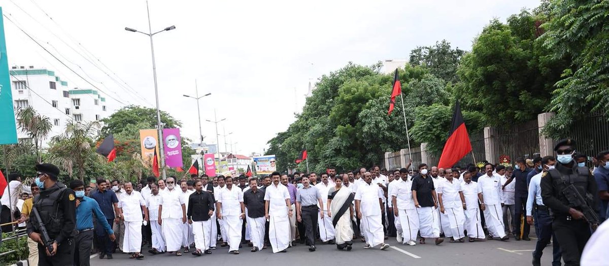 Anbil_Mahesh's tweet photo. வீரவணக்கம்! வீரவணக்கம்!

முத்தமிழறிஞர் டாக்டர் கலைஞர் அவர்களின் நினைவு நாளை முன்னிட்டு கழகத் தலைவர் - மாண்புமிகு தமிழ்நாடு முதலமைச்சர் @mkstalin அவர்க���ின் தலைமையில் அமைதி பேரணி நடைபெற்றது.

#ForeverKalaignar https://t.co/dJi1l3NCN7