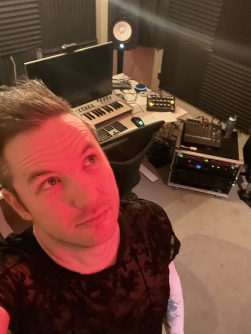 Studio selfie! https://t.co/qZAAa7zvGh<a href="/tag/bangbus"class="tags"><span>#bangbus</span></a>