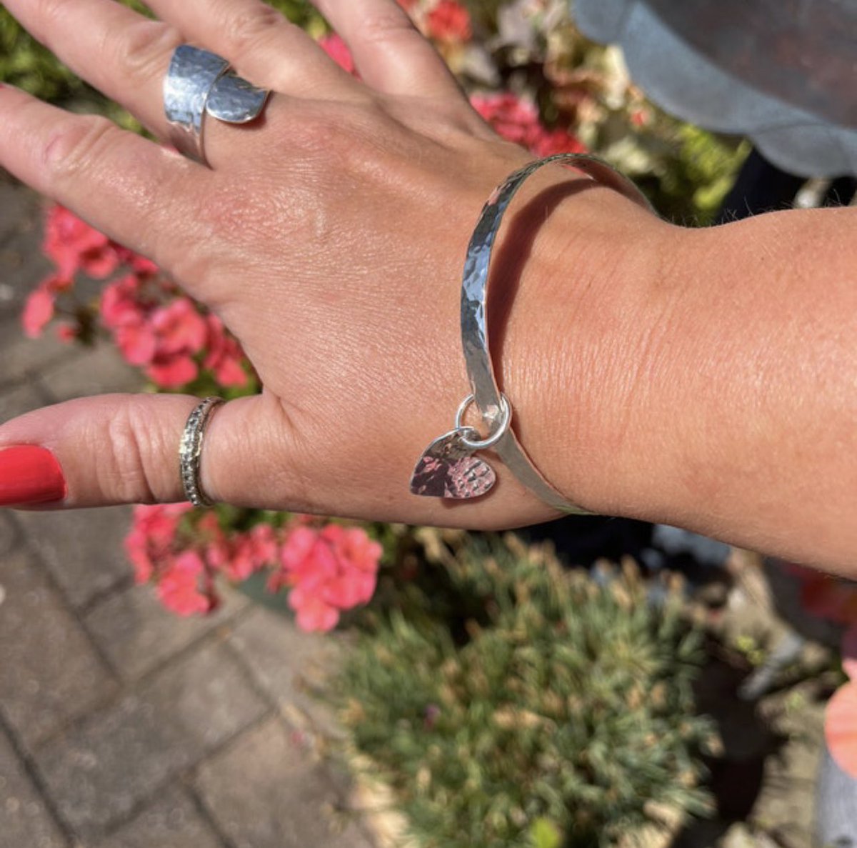 Cristina’s Attic (@CristinasAttic) on Twitter photo 2022-08-07 08:12:32 A personalised bangle that I recently made and a photo from my lovely customer wearing it ❤️ cristinasattic.com/product-page/p…
#UKGiftHour #UKGiftAM #shopindie #Giftideas A personalised bangle that I recently made and a photo from my lovely customer wearing it ❤️ cristinasattic.com/product-page/p…
#UKGiftHour #UKGiftAM #shopindie #Giftideas