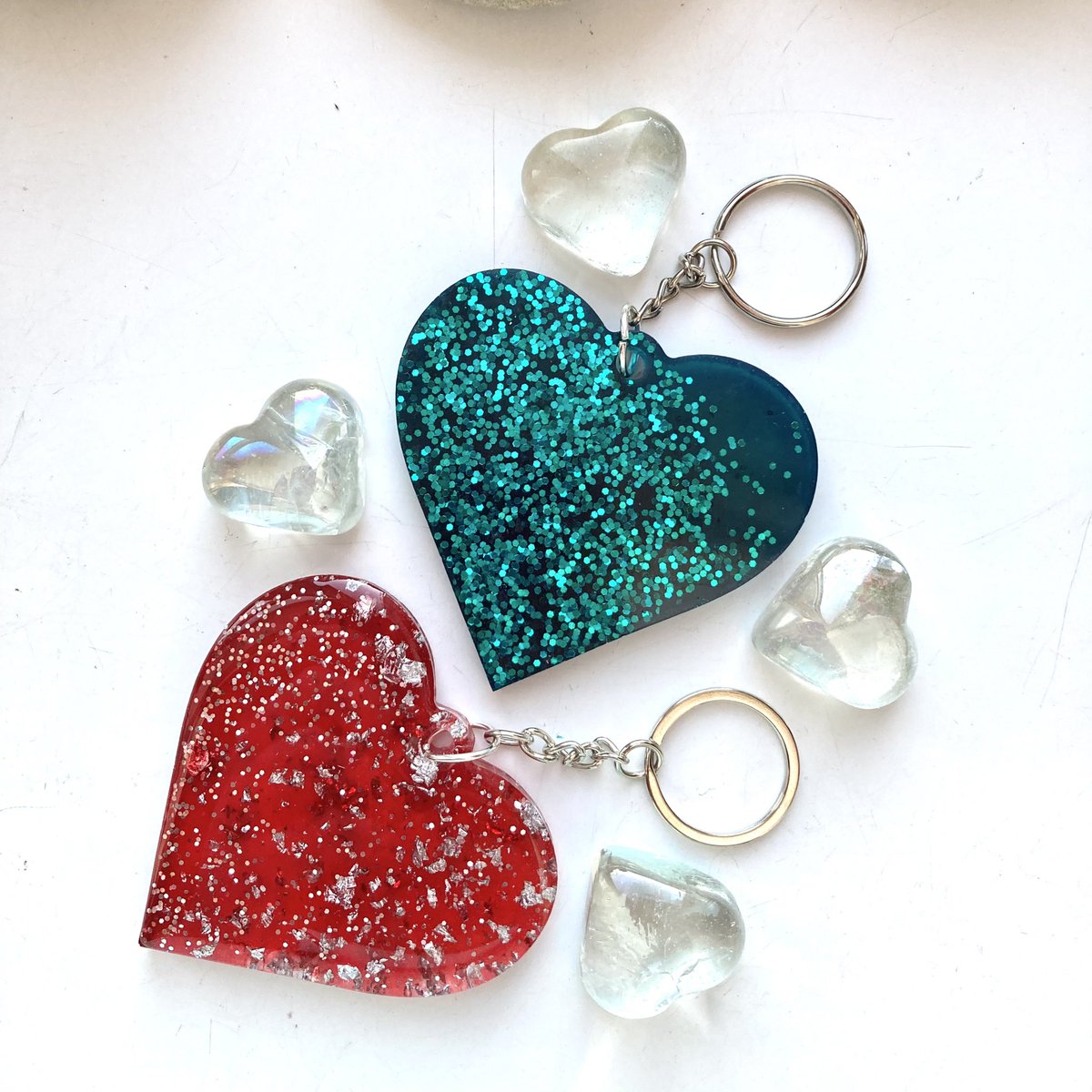 Morning, introducing two NEW resin heart keyring’s in a transparent red with silver foil and a shimmery emerald green. Great little gifts to give to your loved ones or friends: etsy.me/3p1458Z #UKGiftHour #UKGiftAM #shopindie #mhhsbd #CraftBizParty #Giftideas #etsygifts