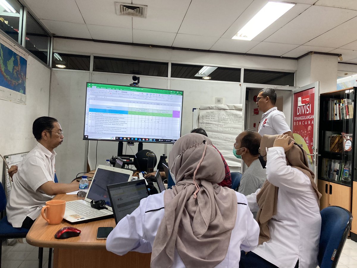 HerryFTanjung's tweet photo. Palang Merah Indonesia (PMI) melakukan Rapat Koordinasi (Rakor) Desk Review Evaluasi Tengah Tahun (Midterm Review) Program Kesiapsiagaan Tanggap darurat bencana di Masyarakat dan Sekolah di Kab. Malang dan Kab. Kebumen dukungan Palang Merah Jepang Cc @RadioElshinta @SonoraFM92 https://t.co/UHCWeMDdkQ