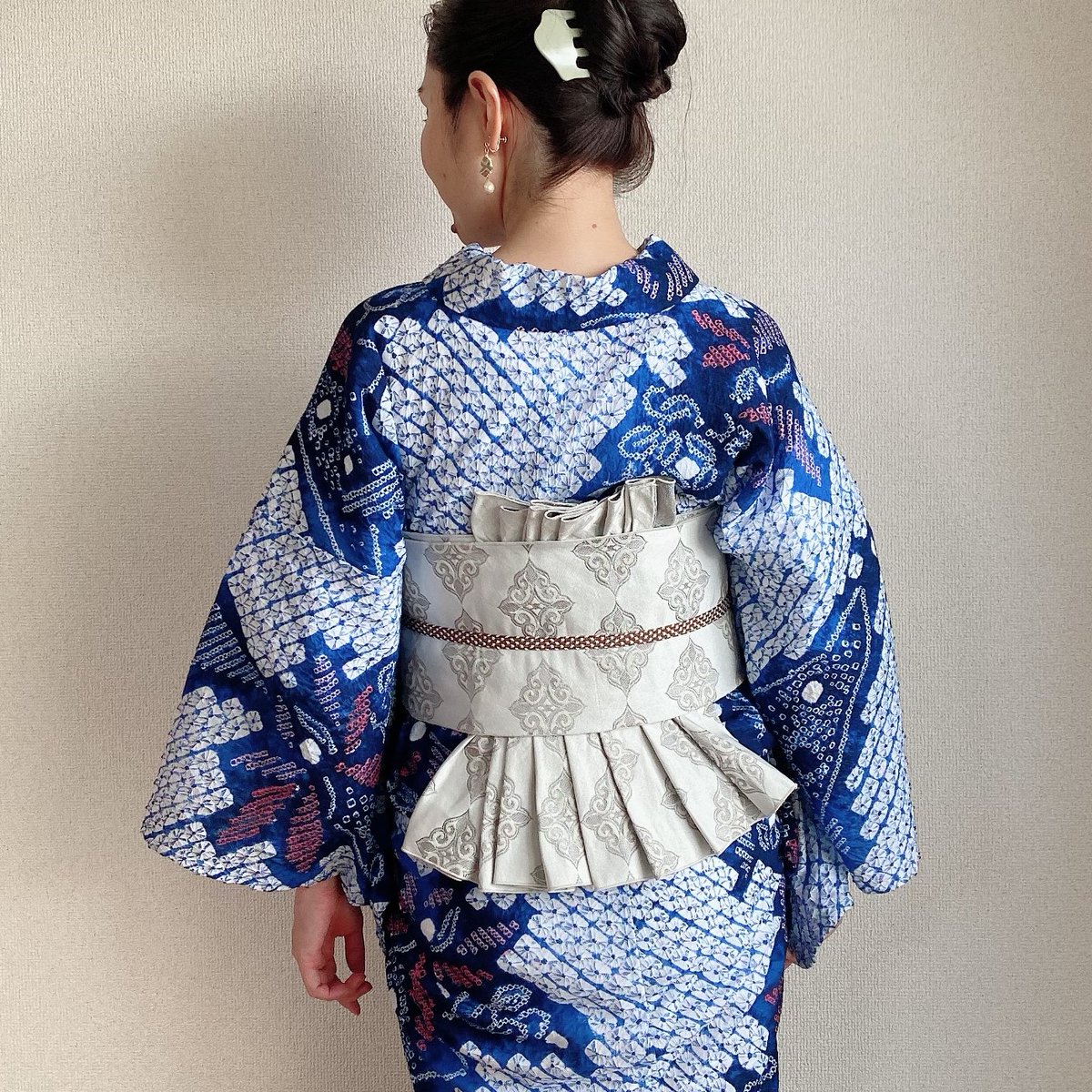 驚きの値段 訪問着 刺繍 絞り 流水枝垂れ桜 金糸 黒地 未使用 m-3s2578