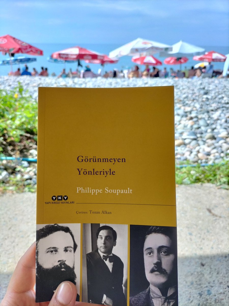 Bütün duyuları sonsuzca ve bilinçle bozup değiştirerek kendini görülmezi gören bir kâhin kılar şair.