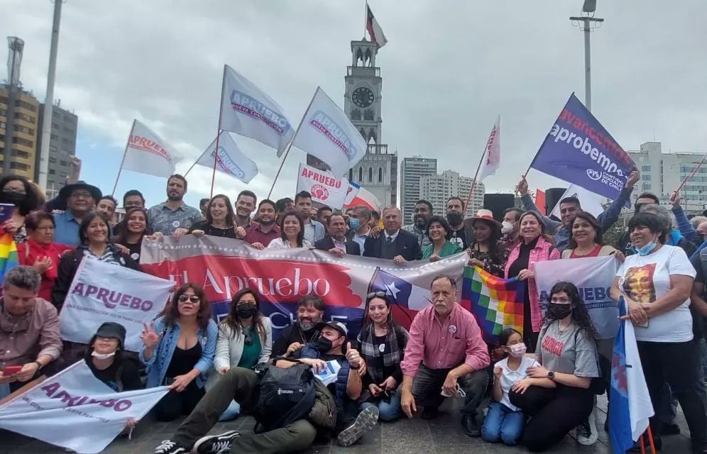¡Hermosa jornada ayer en #Iquique! Todas y todos en una amplia y diversa unidad social y política por el #Apruebo a la nueva Constitución de 🇨🇱. Lo dijimos: recorreremos los territorios, llegaremos a corazones y conciencias por esta opción que sabemos le hace bien a nuestro país.