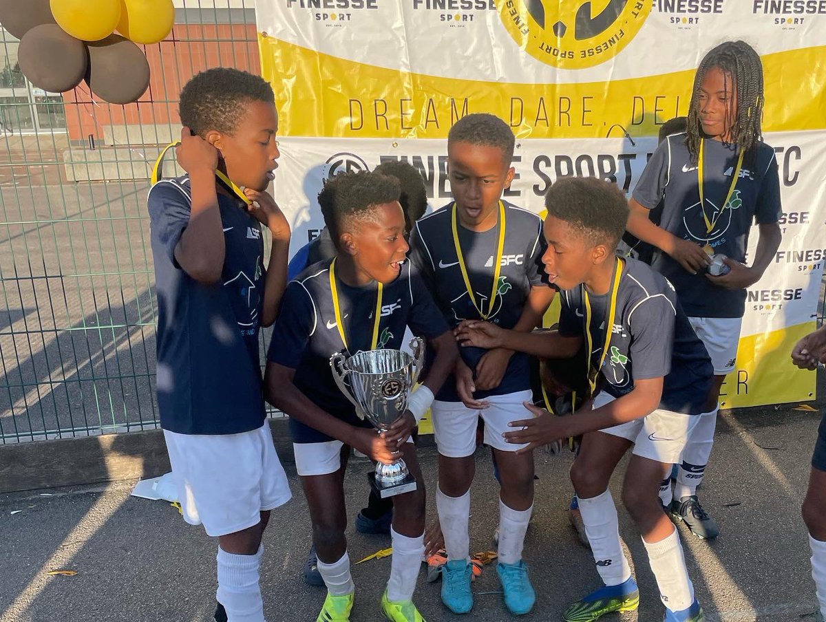 LSFC__'s tweet image. I think we can go as far as saying there aren’t many grassroots teams out there that can do what our LSFC U10’s have done in 2021-2022

Unbeaten league winners &amp;amp; 10/10 summer tournaments = finalists with 8 wins ⚽️❤️

#WEARELSFC