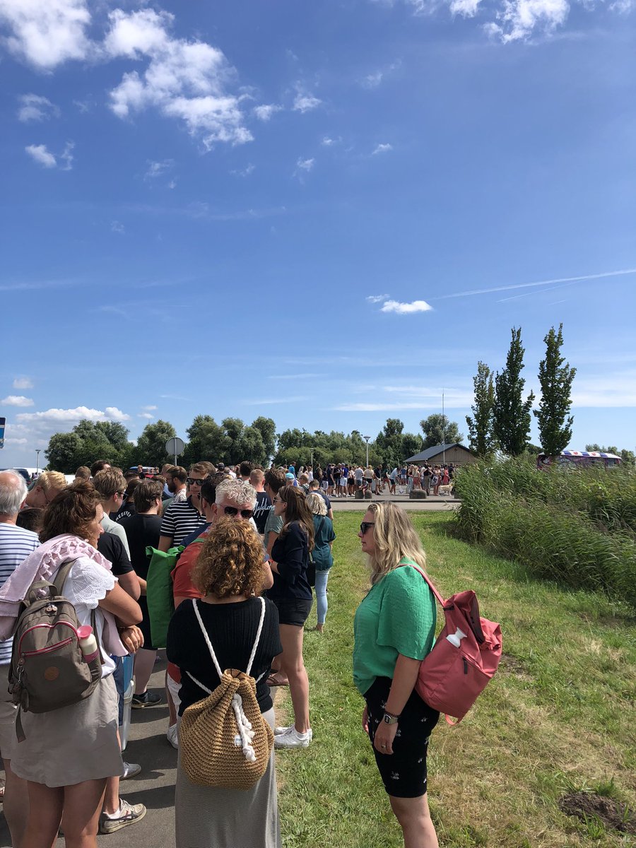 Dijkstra_Hessel's tweet photo. Is er iemand die mij met de boot vanaf pont Offingawier naar @Starteiland kan brengen? Drama hier lange wachttijden! https://t.co/UPQgo0Dycl