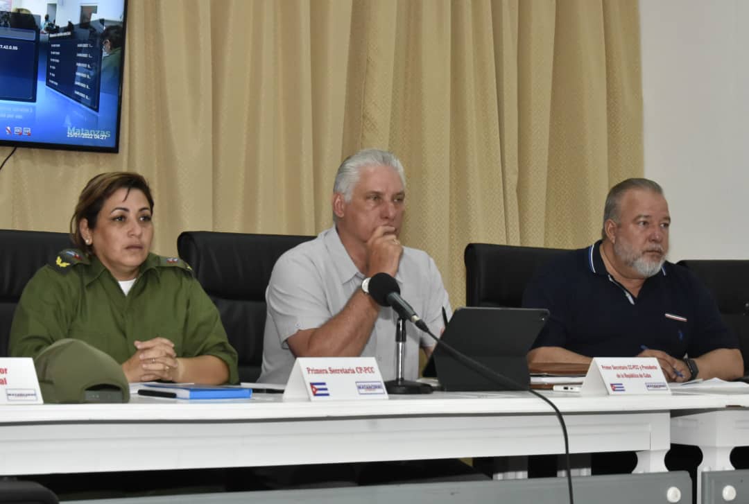 El presidente <a href="/DiazCanelB/">Miguel Díaz-Canel Bermúdez</a> destacó la actitud de un grupo de trabajadores por cuenta propia, que en solidaridad con familiares de las víctimas, bomberos y rescatistas, han aportado alimentos y otros recursos. 
📍Precisó sobre necesidad de organizar la ayuda.
#FuerzaMatanzas #Cuba