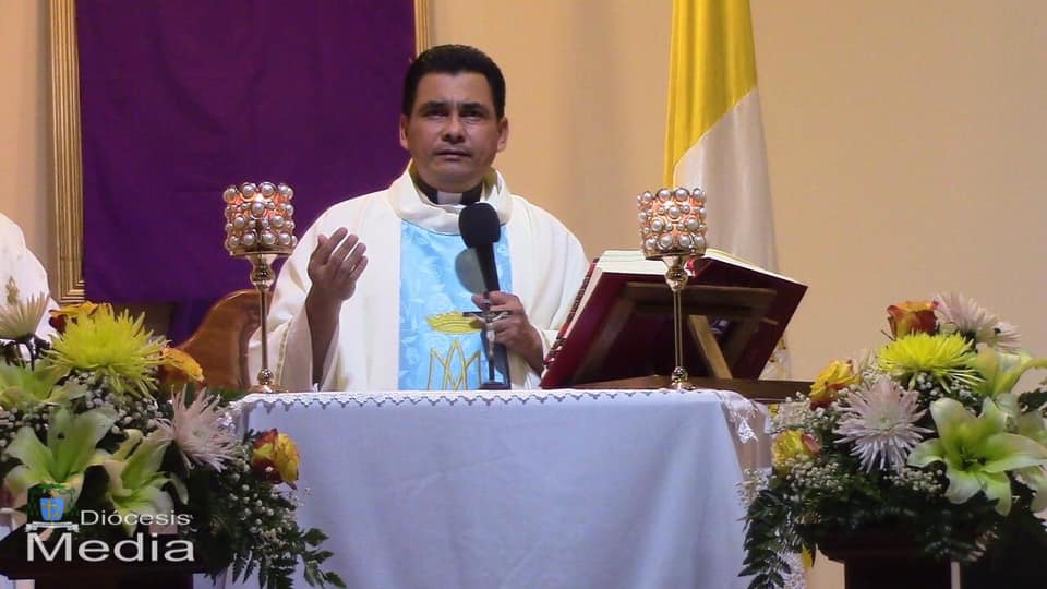 YaderMorazan's tweet photo. Buenos días. Recordemos que son + 10 religiosos secuestrados en la Curia Episcopal de Matagalpa, entre ellos los padres: Rolando Álvarez, Ramiro Tijerino(sin medicamentos), Oscar Escoto, Sadiel Eugarrios, José Luis Díaz, diácono Raul Herrera, Seminarista Ervin, coristas y demás. https://t.co/MV1buzokZb