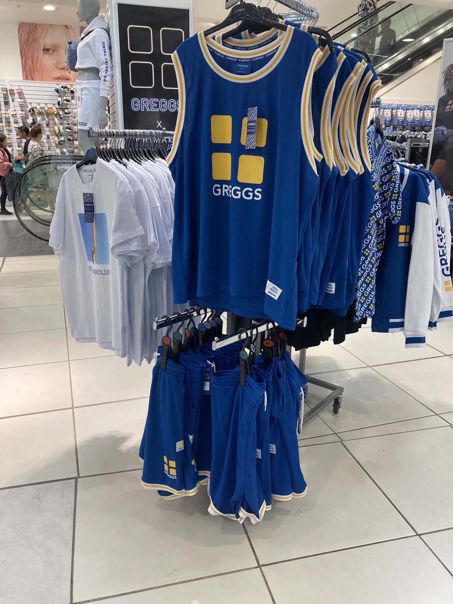Ishatar_'s tweet photo. @CDawgVA saw this drip at primark. Totally thought it would be something you and Chris would wear 😎#drip #fashion #primark #Greggs #sickstyle https://t.co/tQ1HeTRYNI
