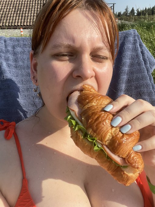 Yesterday I was by the swimming pool. It was really good. Cool water, hot weather, I&rsquo;m in bikini, beers<a href="/tag/chubby"class="tags"><span>#chubby</span></a><a href="/tag/bellyfetish"class="tags"><span>#bellyfetish</span></a><a href="/tag/chubbygirl"class="tags"><span>#chubbygirl</span></a><a href="/tag/bellystuffi"class="tags"><span>#bellystuffi</span></a>