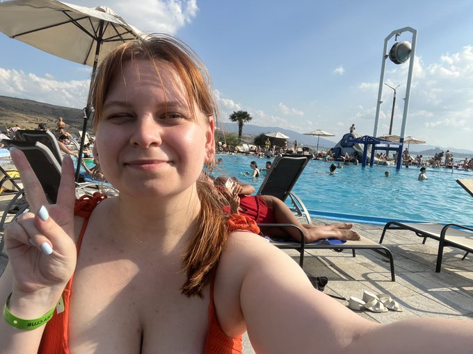 Yesterday I was by the swimming pool. It was really good. Cool water, hot weather, I&rsquo;m in bikini, beers<a href="/tag/chubby"class="tags"><span>#chubby</span></a><a href="/tag/bellyfetish"class="tags"><span>#bellyfetish</span></a><a href="/tag/chubbygirl"class="tags"><span>#chubbygirl</span></a><a href="/tag/bellystuffi"class="tags"><span>#bellystuffi</span></a>