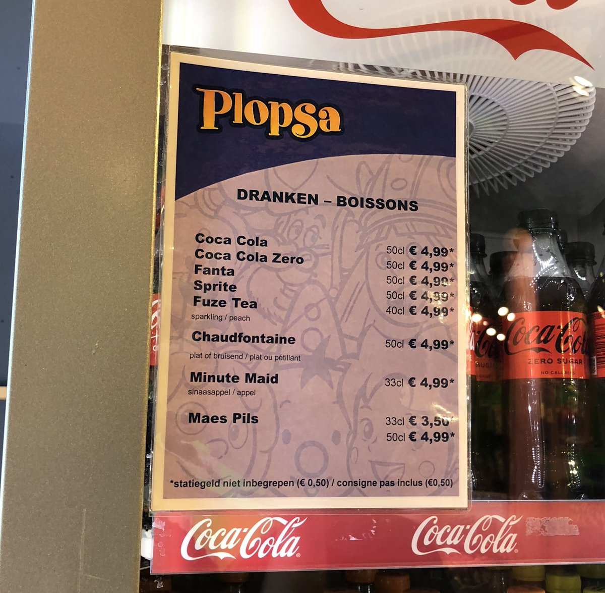 🤑 Voor de mensen die Disneyland Paris duur vinden: In Plopsaland vragen ze 4,99€ voor een flesje water + 0,50 statiegeld. Daarbij is een flesje water even duur als een blik bier van Maes.. 🙃