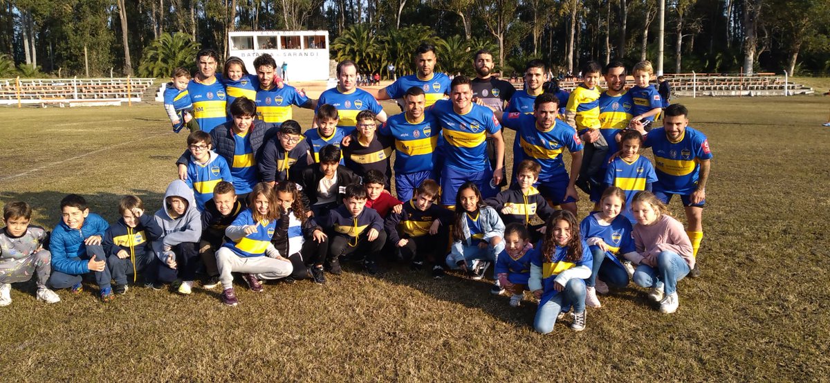 TercerRadio's tweet photo. Domingo de futb⚽️l por @fmflorida89_3 y por @tvflorida
A partir de 15hs 
📺 👉@IDBoquita1995 vs @CNdeF_FLORIDA por semifinal Clausura 2021
A partir de 14y30hs 
📻 👉 @AtleticoFlorida vs @NacionalNH1910 por Copa B @OFIUruguay 
Somos el fútbol!! https://t.co/HC4EKjAWxC
